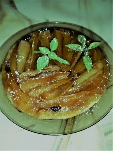 Тарт татен с грушами и изюмом