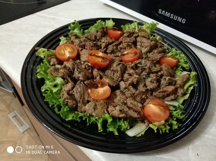 Салат с куриной печенью