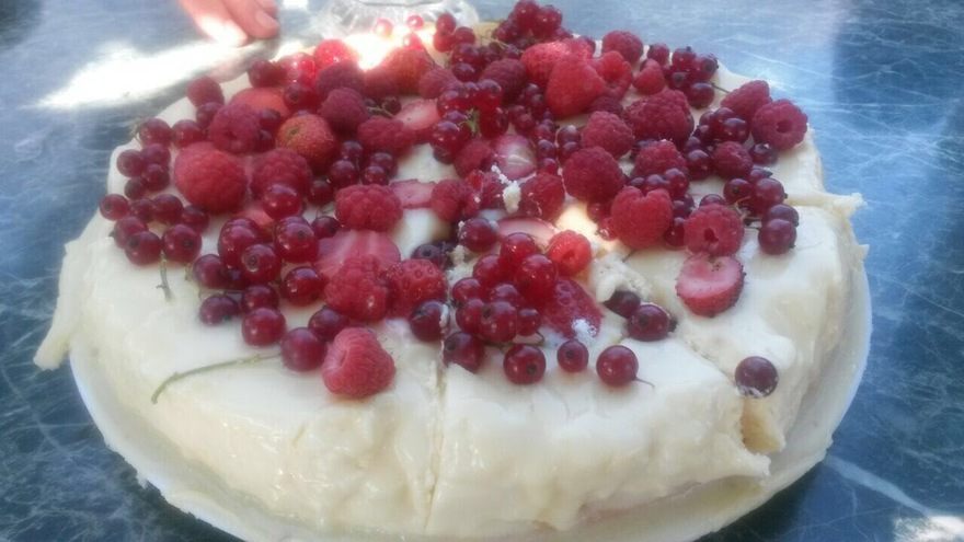 Творожный торт-мусс с ягодами в белом шоколаде