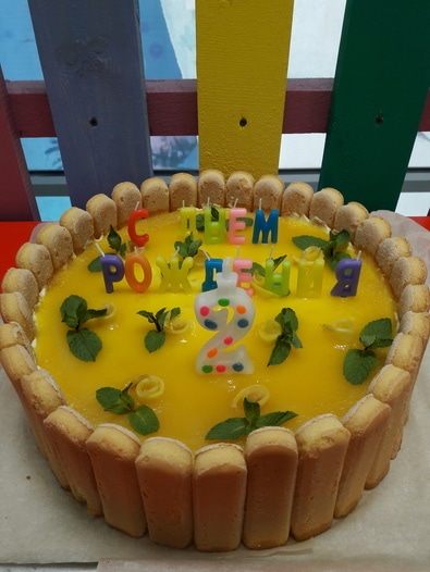 Шарлотта с манго