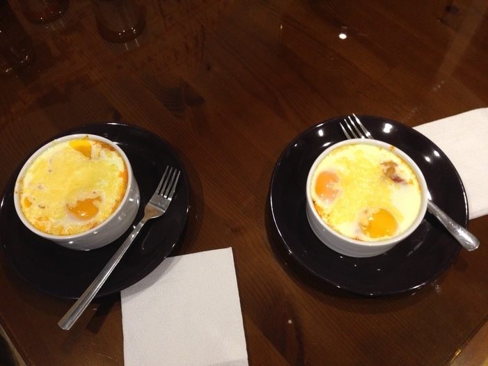 Яйца по-мексикански, запеченные с фасолью 