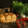 Зерновые булочки-пампушки с сырно-чесночной начинкой