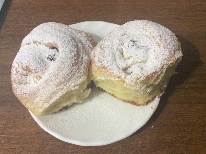 Булочки со сливочным сыром и вишней