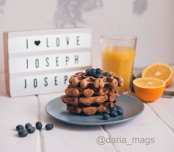 Вафли с корицей и яблочным пюре