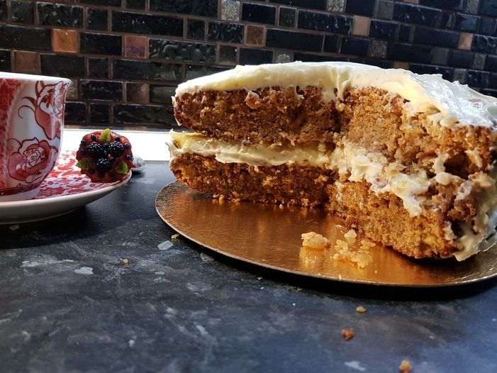 Морковный торт с творожным кремом