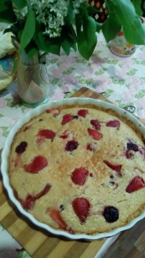 Пирог с орехово-вишневой начинкой