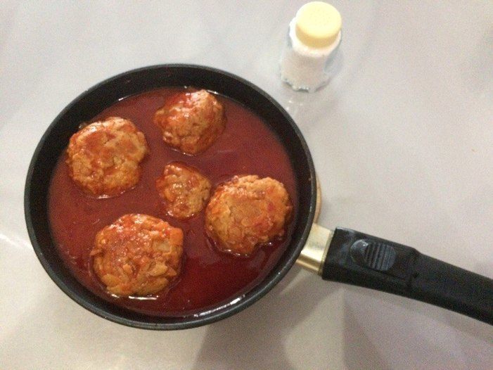 Фрикадельки с медовым-острым соусом