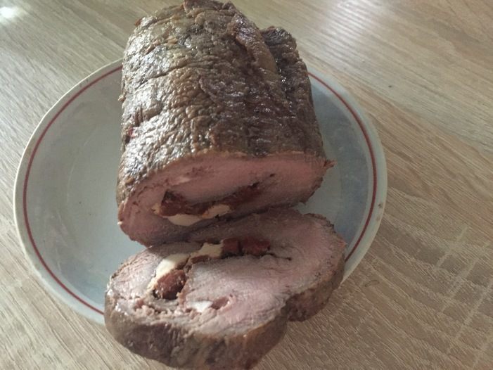 Пикантный рулет из вырезки