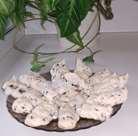 Белковое печенье с орехами и шоколадом