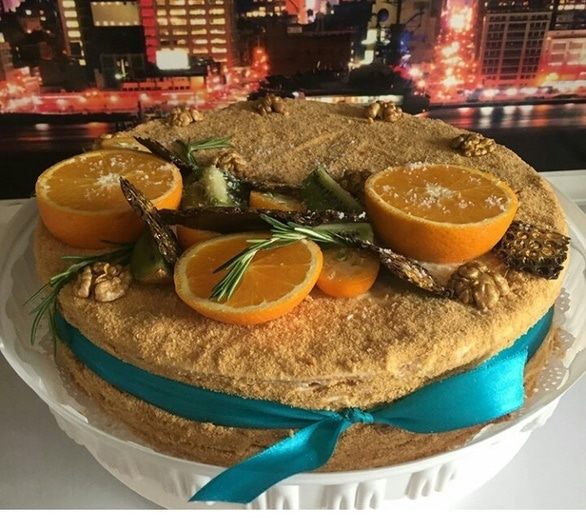 Банановый медовик