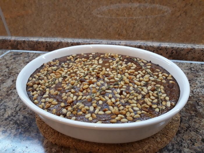 Печеночный паштет с творожным сыром и кедровыми орешками