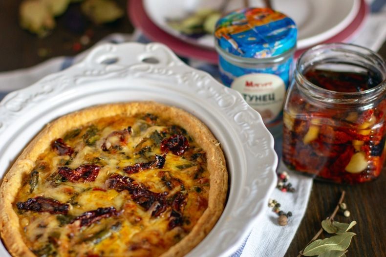 Киш с тунцом и овощами