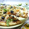Пицца с ананасами и морепродуктами