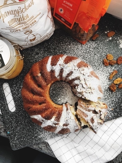 Простой кекс с изюмом