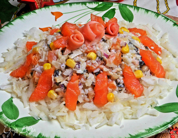 Салат с лососем и дайконом