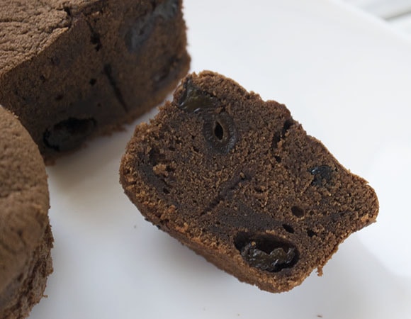 Брауни с коньяком и изюмом