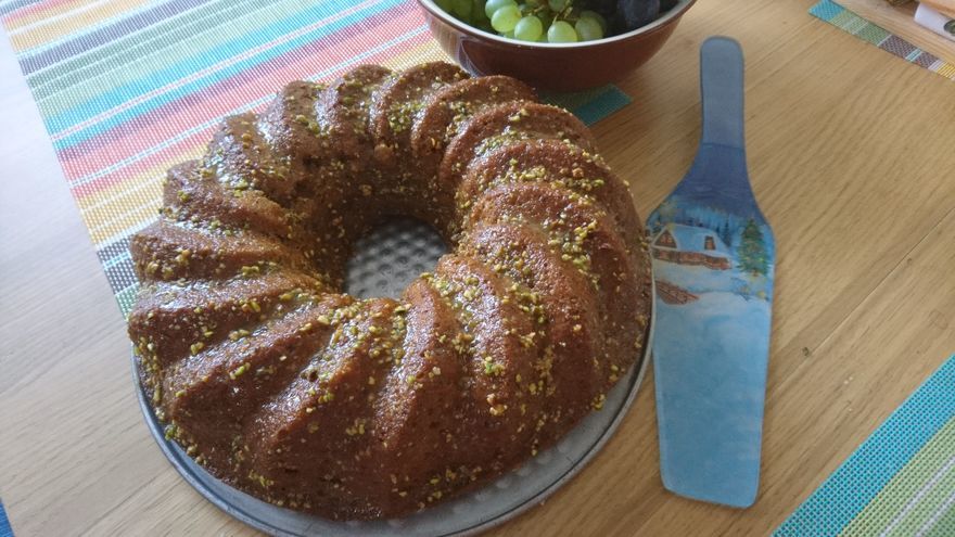 Кокосовый пирог с фисташковой глазурью 