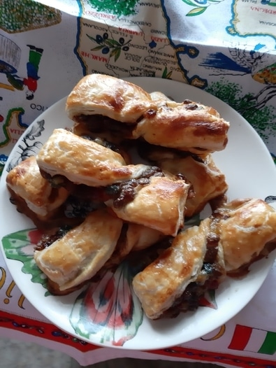 Слойки с изюмом и апельсиновыми цукатами