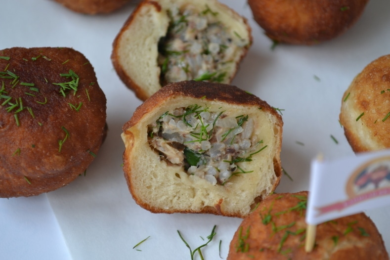 Пончики с сайрой