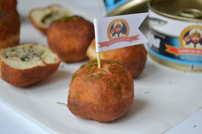 Пончики с сайрой