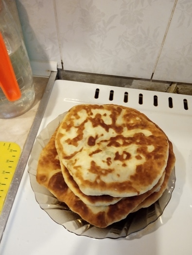 Лепешки с цельнозерновой мукой, брынзой и моцареллой