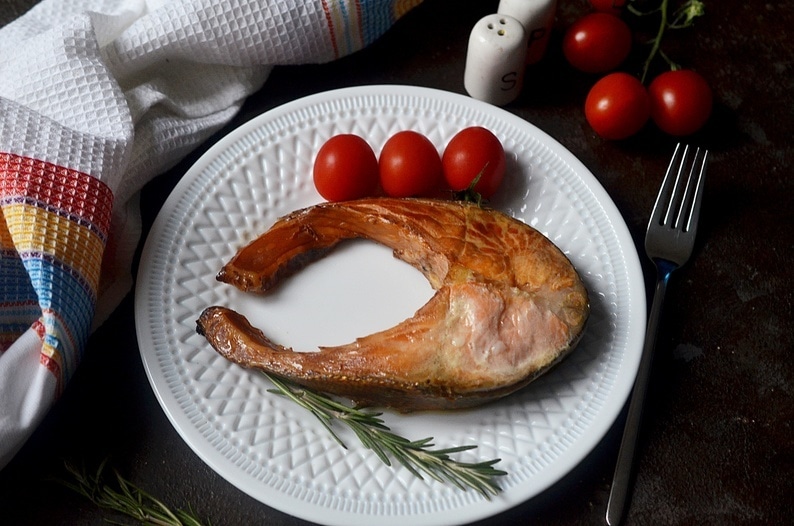 Форель, копченная на чае