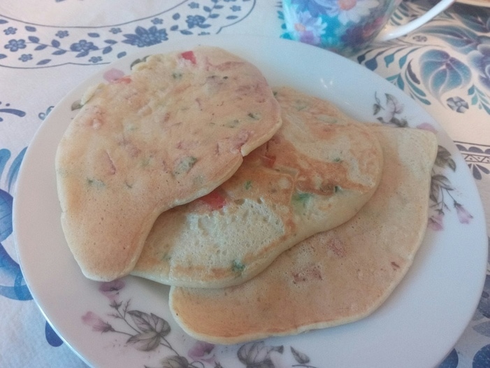 Кукурузные оладьи с ветчиной и сыром