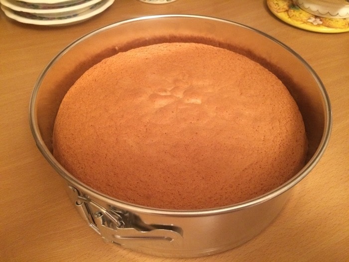 Классический белый бисквит в духовке