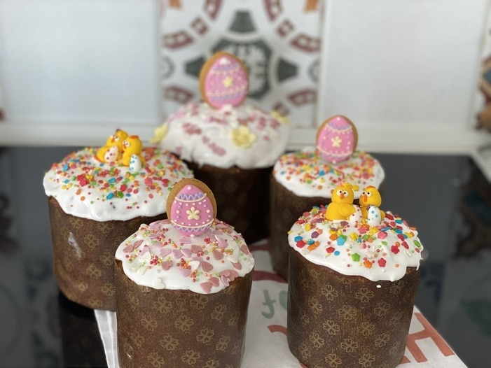 Кулич с вяленой клюквой и кедровыми орехами