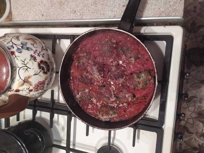 Щука фаршированная, рыбные котлеты тушенные с картофелем