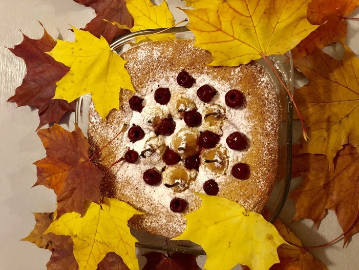 Пирог «Краски осени» с грушами и вишней