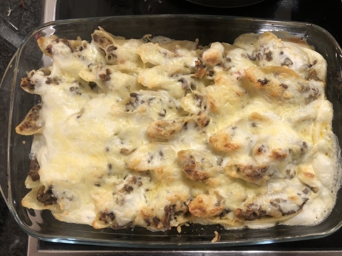 Фаршированные макароны под соусом бешамель 