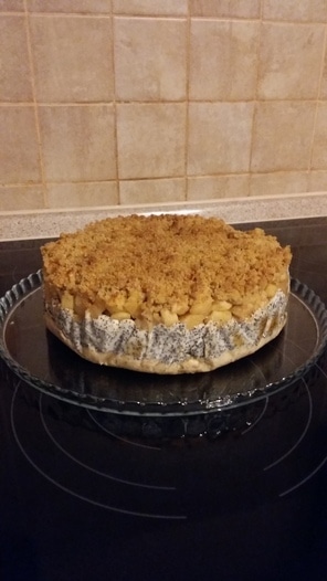 Яблочный пирог с творогом и маком