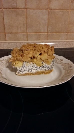 Яблочный пирог с творогом и маком