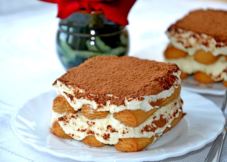 Творожные ньокки в соусе из черной смородины