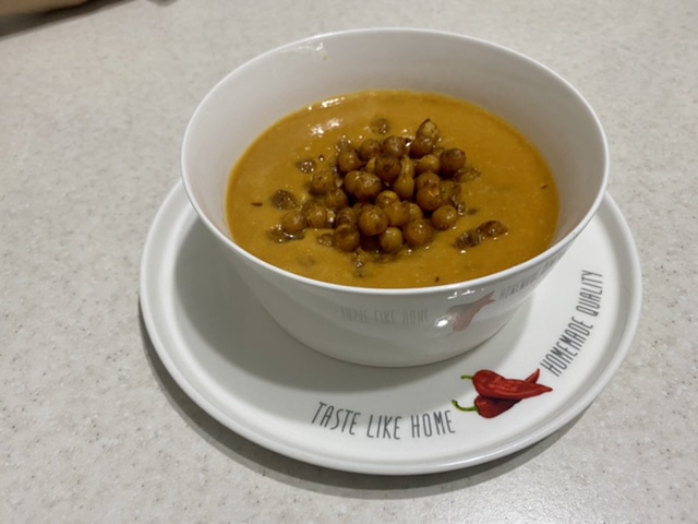 Тыквенный суп-пюре с запеченным нутом