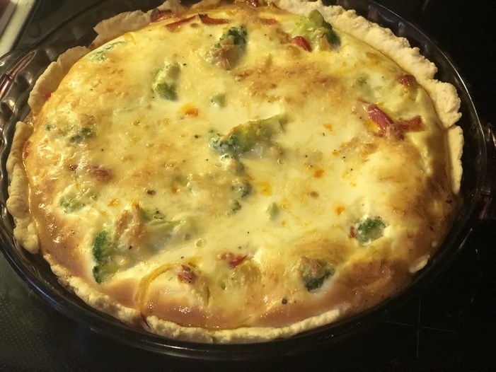 Киш с курицей и брокколи на тесте бризе