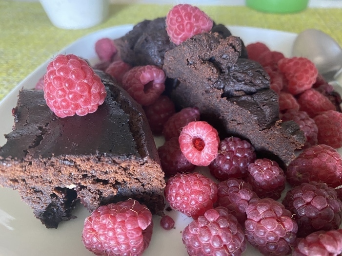 Брауни с малиной