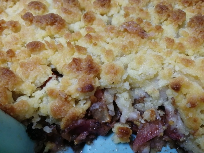 Яблочный крамбл с миндалем