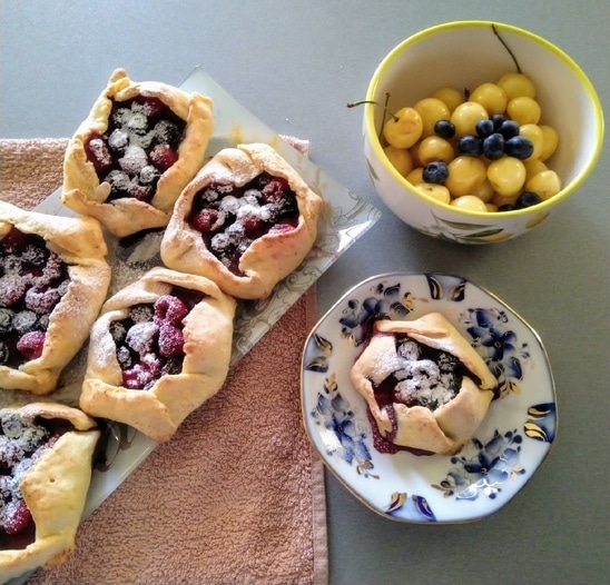 Мини-галеты с творогом и вишней