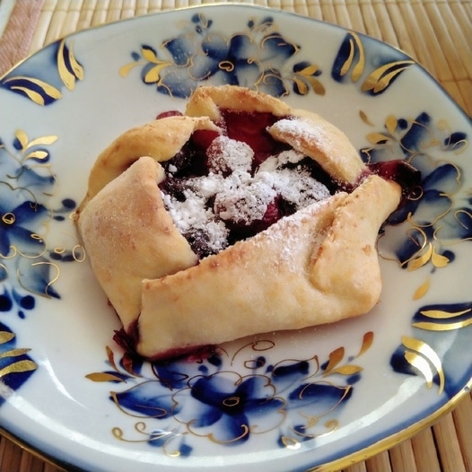 Мини-галеты с творогом и вишней