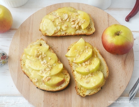 Бутерброды на завтрак с яблоком, сыром и орехами