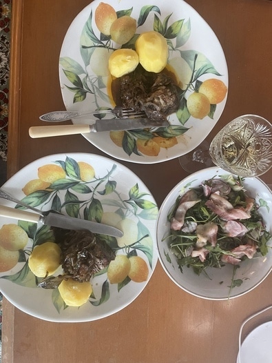 Свиная шейка в луковом соусе