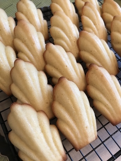 Печенье «Мадлен» в лимонной глазури