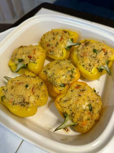 Сладкий перец, фаршированный грибами и кускусом