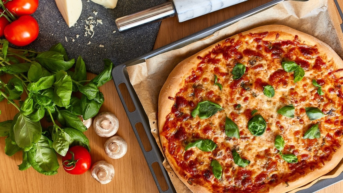 Правильное тесто для пиццы и 10 вкусных начинок Правильное тесто для пиццы и 10 вкусных начинок