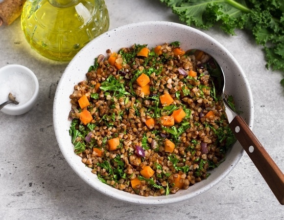 7 идей, как приготовить гречку, чтобы попросили добавки