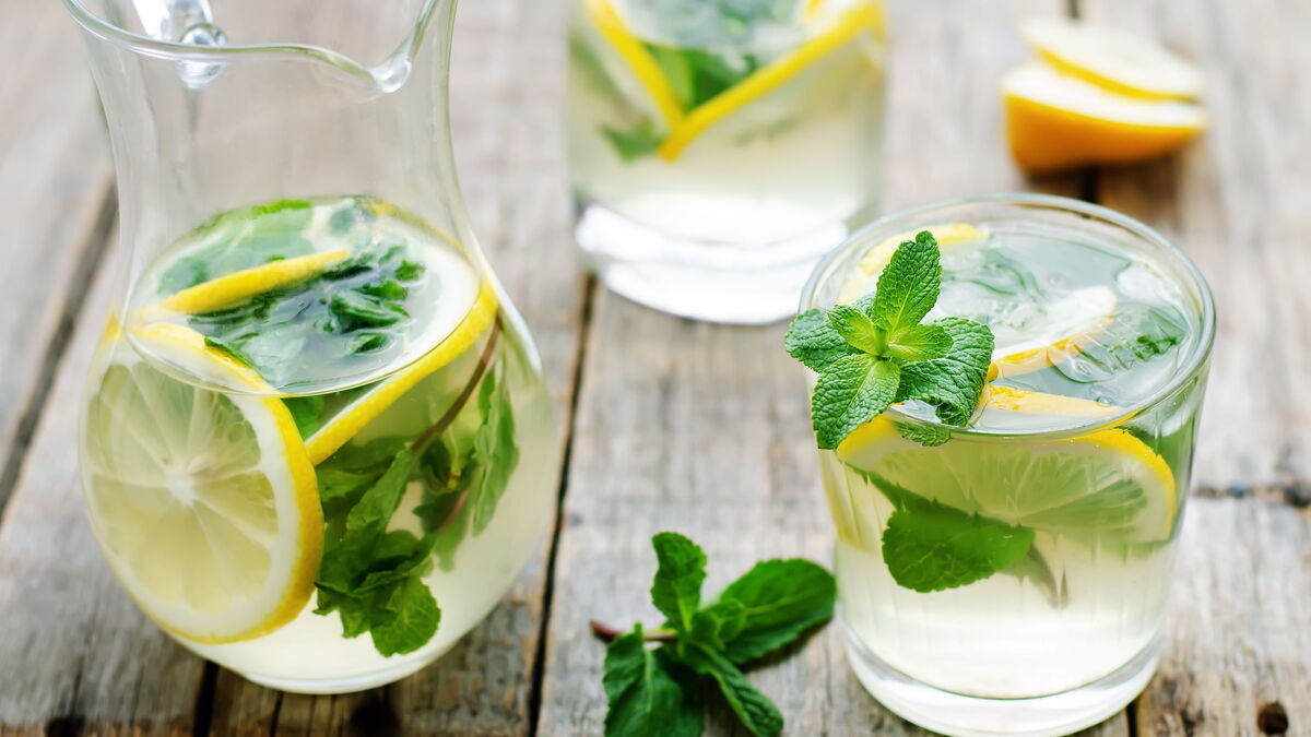Освежающие напитки с мятой: 7 простых рецептов для жарких дней Освежающие напитки с мятой: 7 простых рецептов для жарких дней