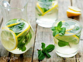 Освежающие напитки с мятой: 7 простых рецептов для жарких дней