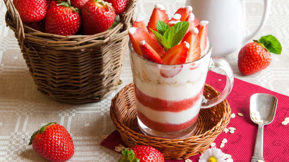 Что приготовить из свежей клубники на десерт: 5 рецептов от «Едим Дома» Что приготовить из свежей клубники на десерт: 5 рецептов от «Едим Дома»